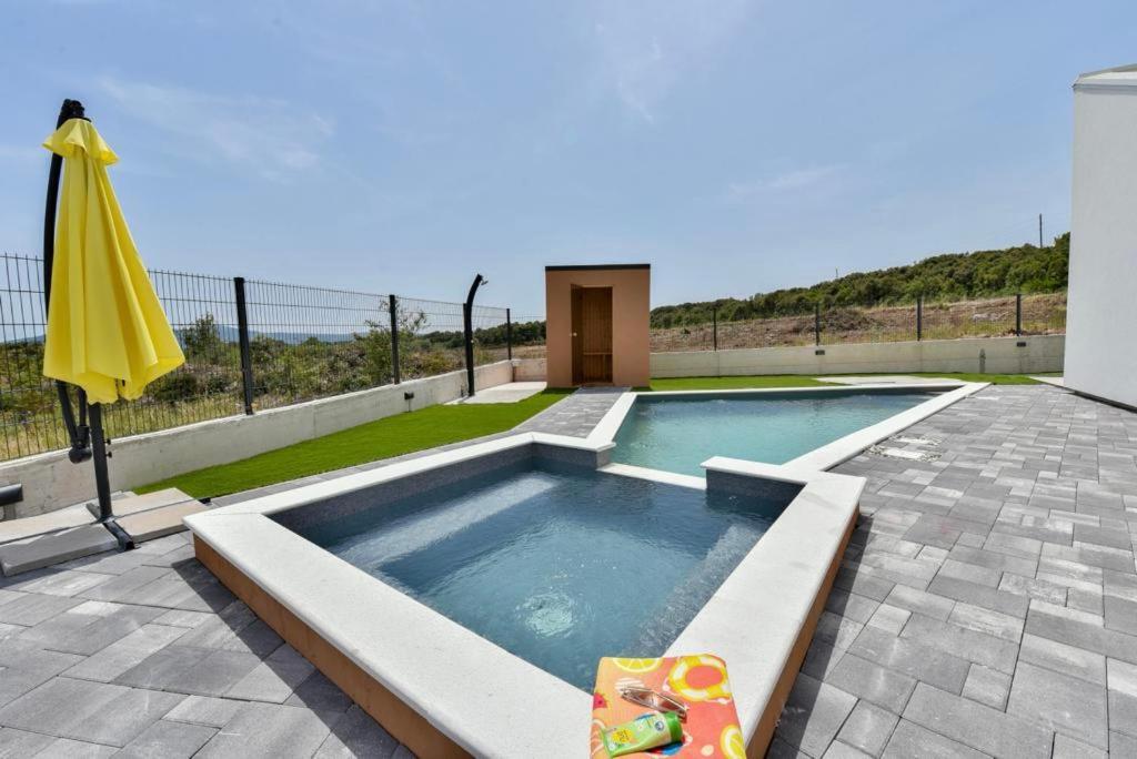 Villa Silente Sukosan Luaran gambar