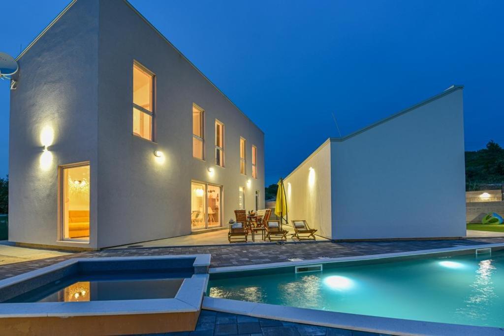Villa Silente Sukosan Luaran gambar